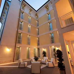 https://residenza-agnello-doro-bussolengo.hotelinveneto.com