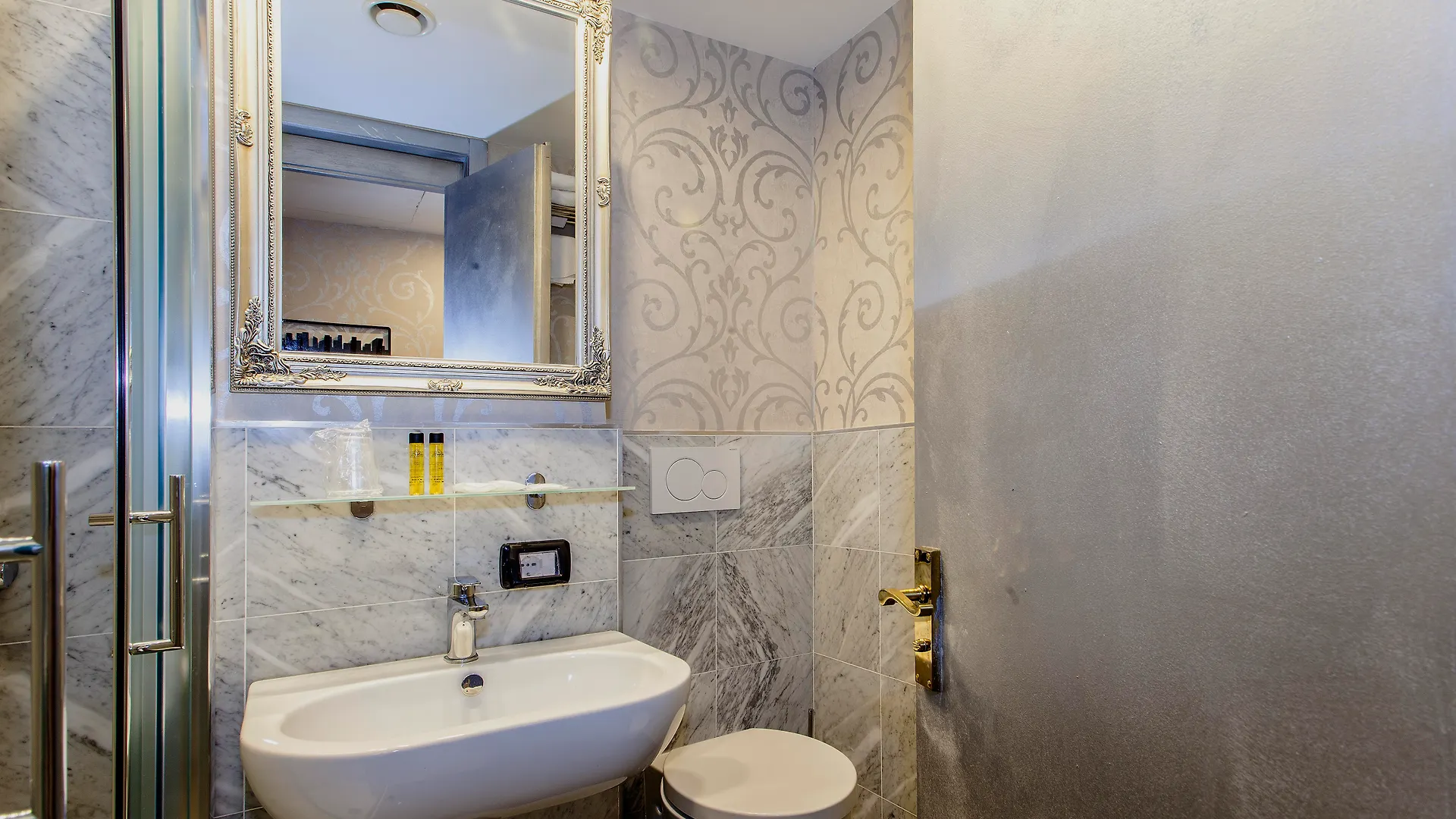 ***  Canova Hotel Milano İtalya