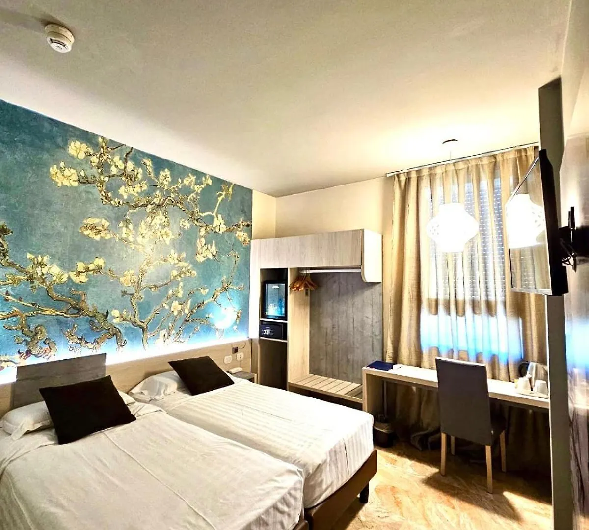 Canova Hotel Milano 3*,