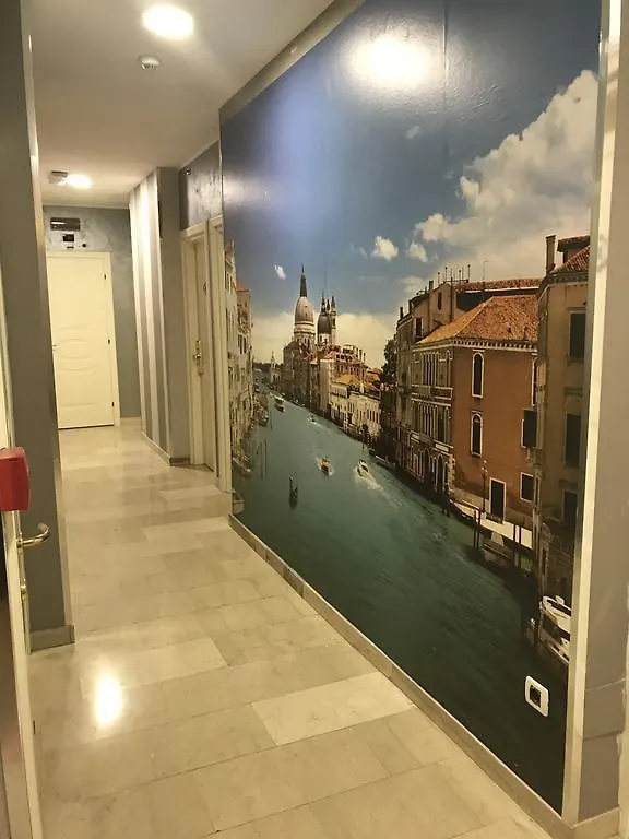 Canova Hotel Milano 3*,  İtalya