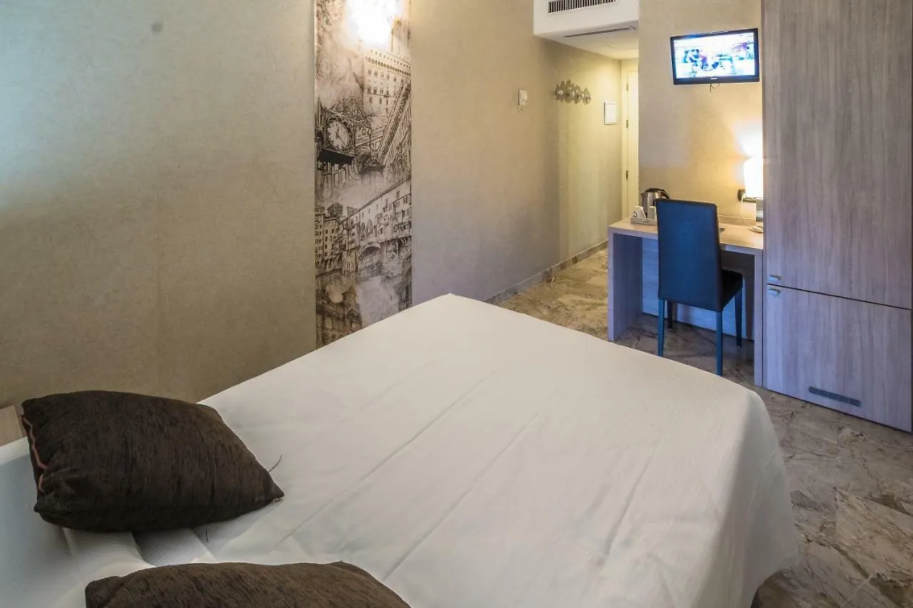 ***  Canova Hotel Milano İtalya