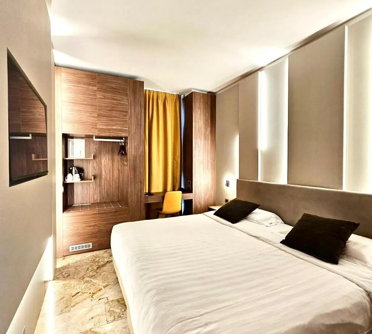 Canova Hotel Milan 3*,