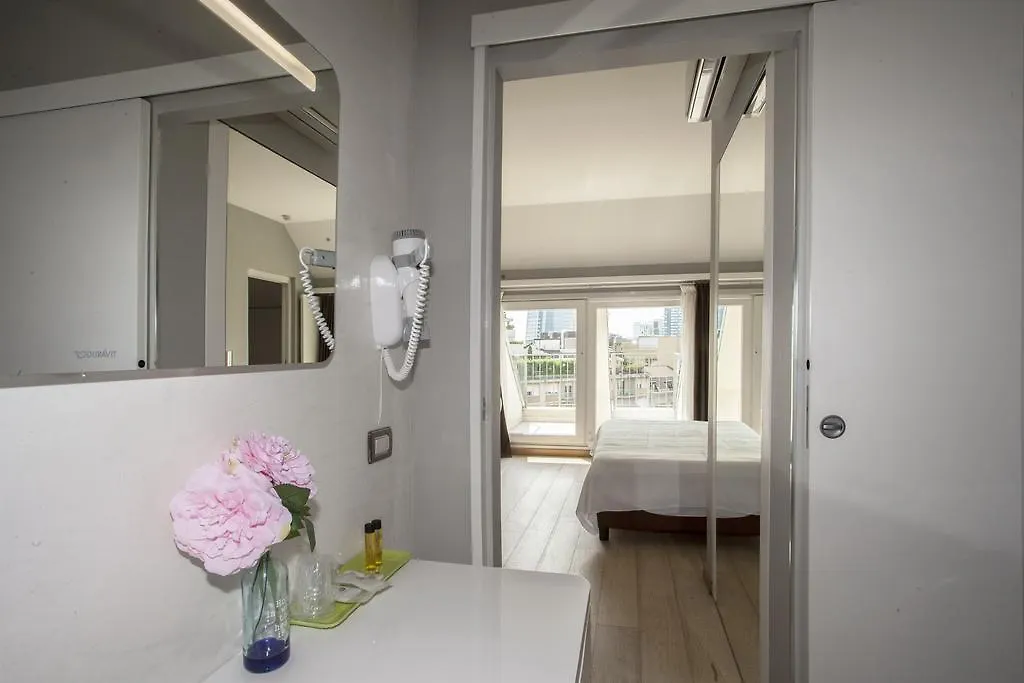 Canova Hotel Milan 3*,