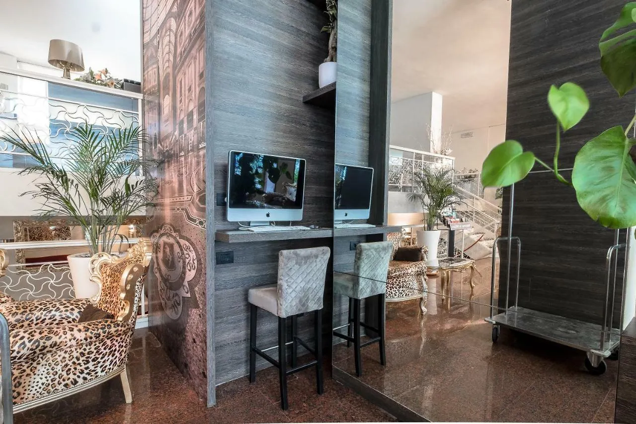 Canova Hotel Milan 3*,